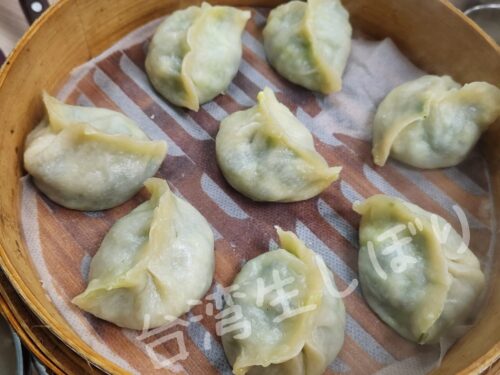これでもか！というくらいニラたっぷりの餃子。体の中からニラのにおいが染み出てきそう…おいしかった♡