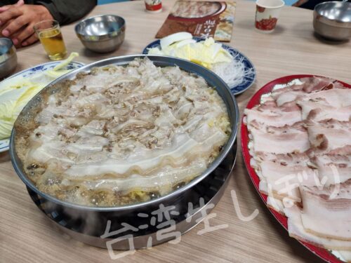 ずっと食べたかった酸菜白肉鍋。とてもおいしかったです。